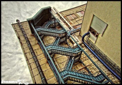 Наружные эвакуационные металлические лестницы