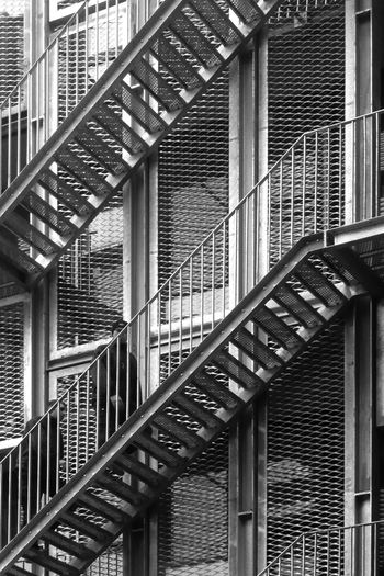Наружные эвакуационные металлические лестницы