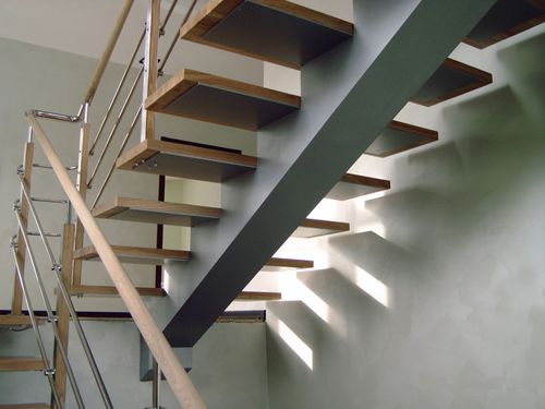 Обшивка лестницы на металлокаркасе ламинатом - 70 фото