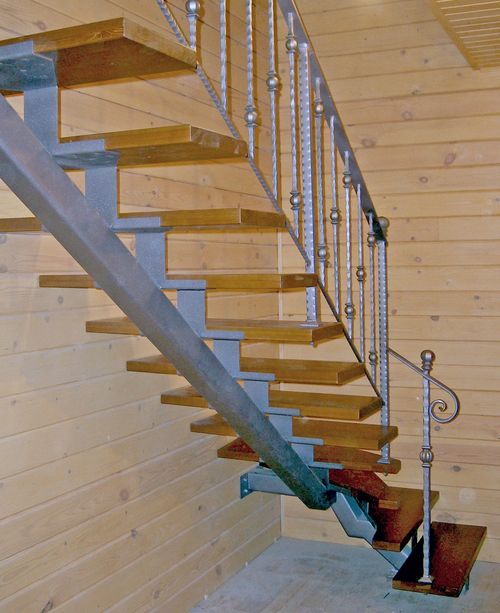 Металлическая лестница на второй этаж - назначение, виды, особенности монтажа