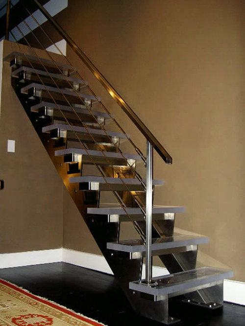 Полностью металлическая лестница