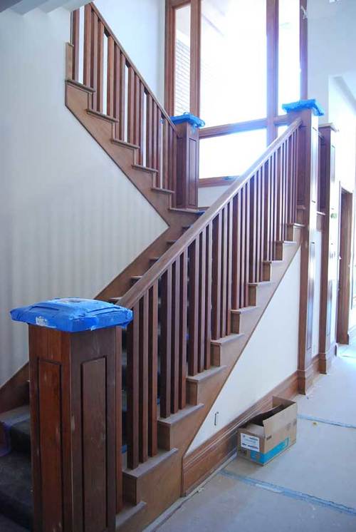 Монтаж деревянной лестницы на второй этаж своими руками