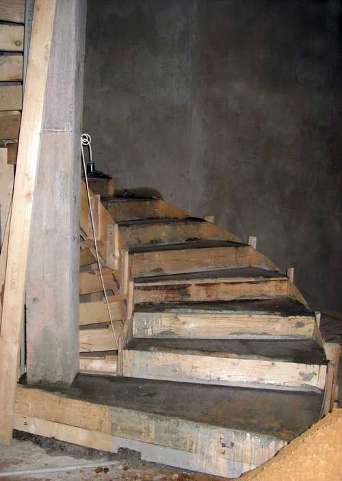 Отделка бетонных лестниц деревом - прочные и долговечные конструкции