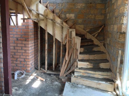 Отделка бетонной лестницы - выбираем материал