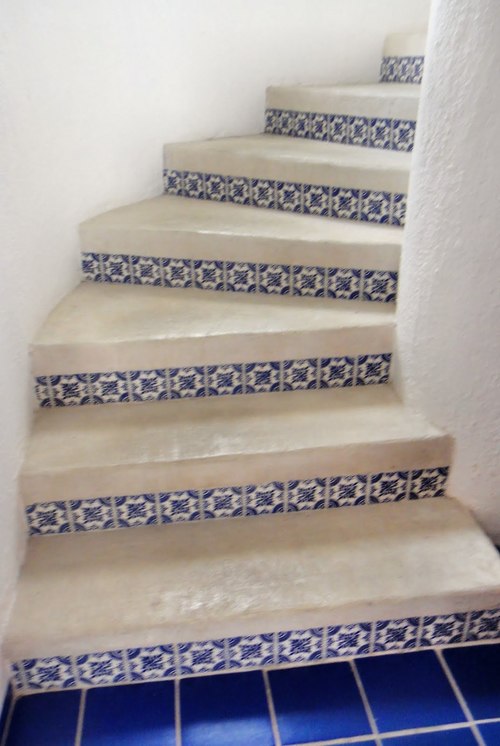 Плитка для лестничных ступеней в доме