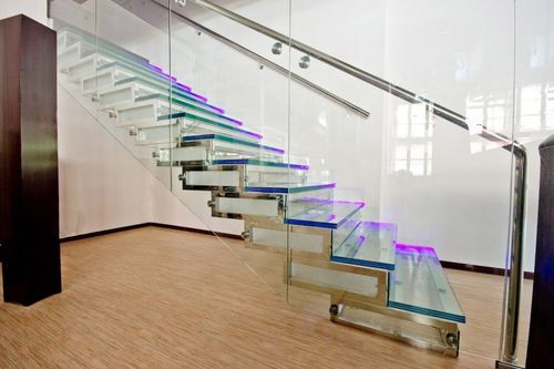 Лестницы в стиле Хай-Тек: фото варианты