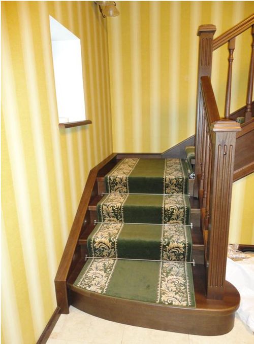 Укладка ковролина на лестницу