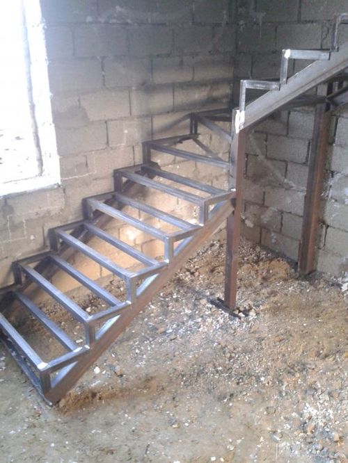 Алюминиевые приставные лестницы: особенности конструкции