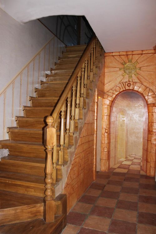 Stilski smjer u dizajnu hodnika sa stepenicama