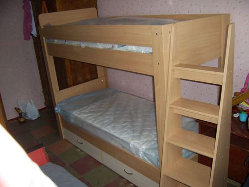 Двухъярусная кровать без лестницы своими руками. Сделай сам