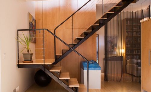 Лестница в современном стиле: основные элементы дизайна