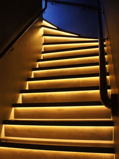 Варианты оформления лестницы со светодиодной подсветкой