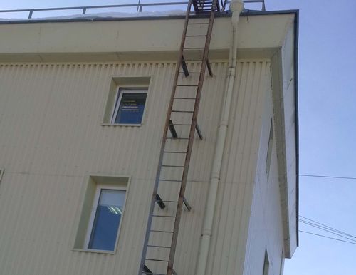 Вертикальная эвакуационная лестница
