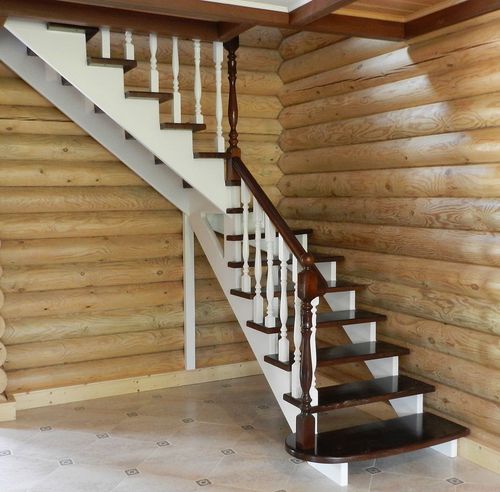 Чем покрасить деревянную лестницу в доме