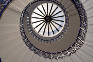 Кованые лестницы – изысканная красота и безопасность